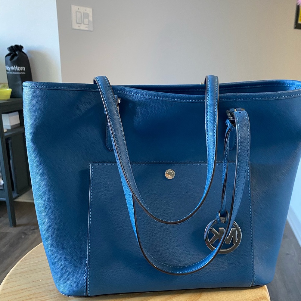 Michael Kors Jet Set Tote